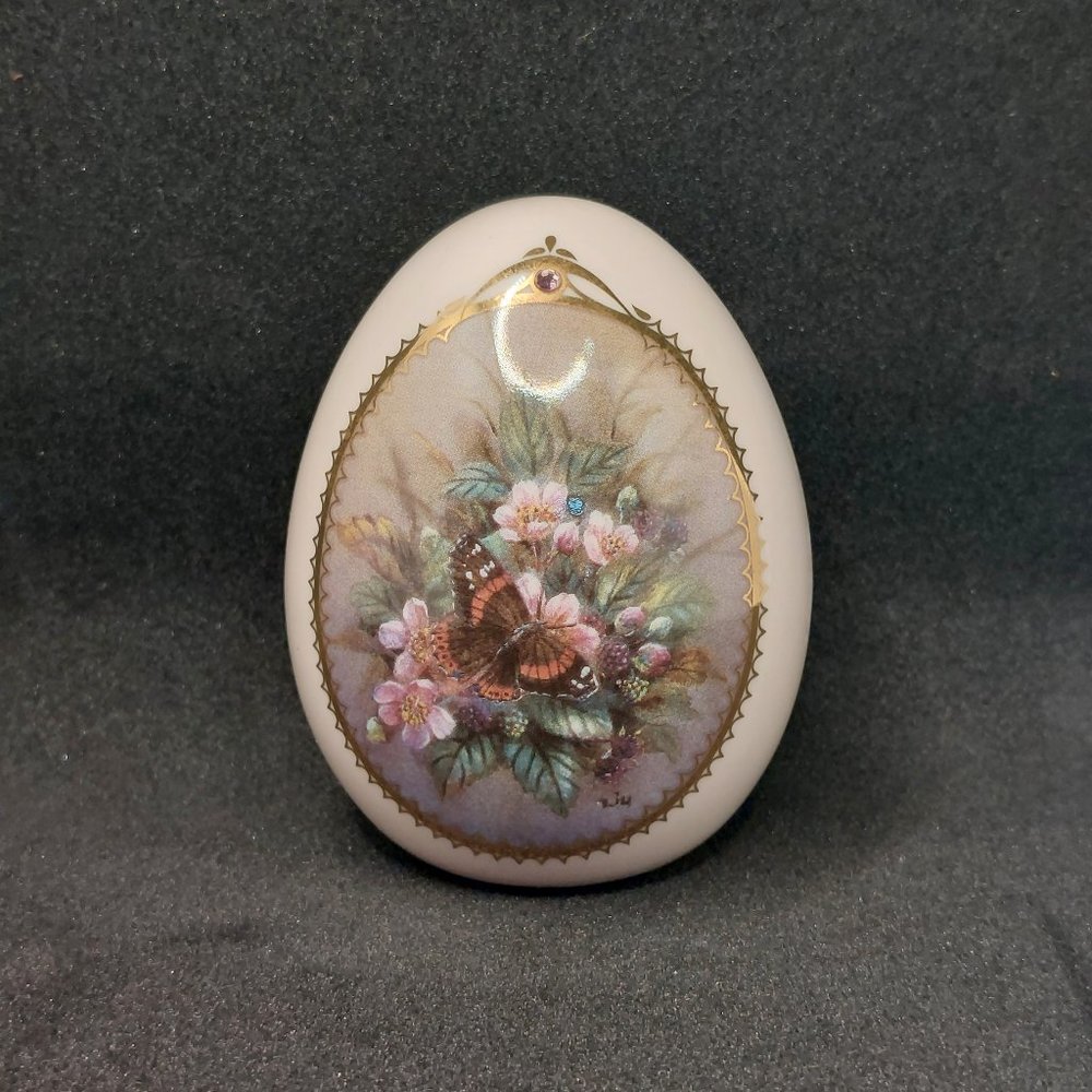 Danbury 884-006 Blackberry & Red Admiral Lena Liu Butterfly Garden Porcelain Egg
